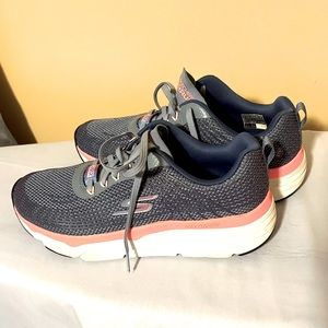 👟SKECHERS Max Cushion running shoes